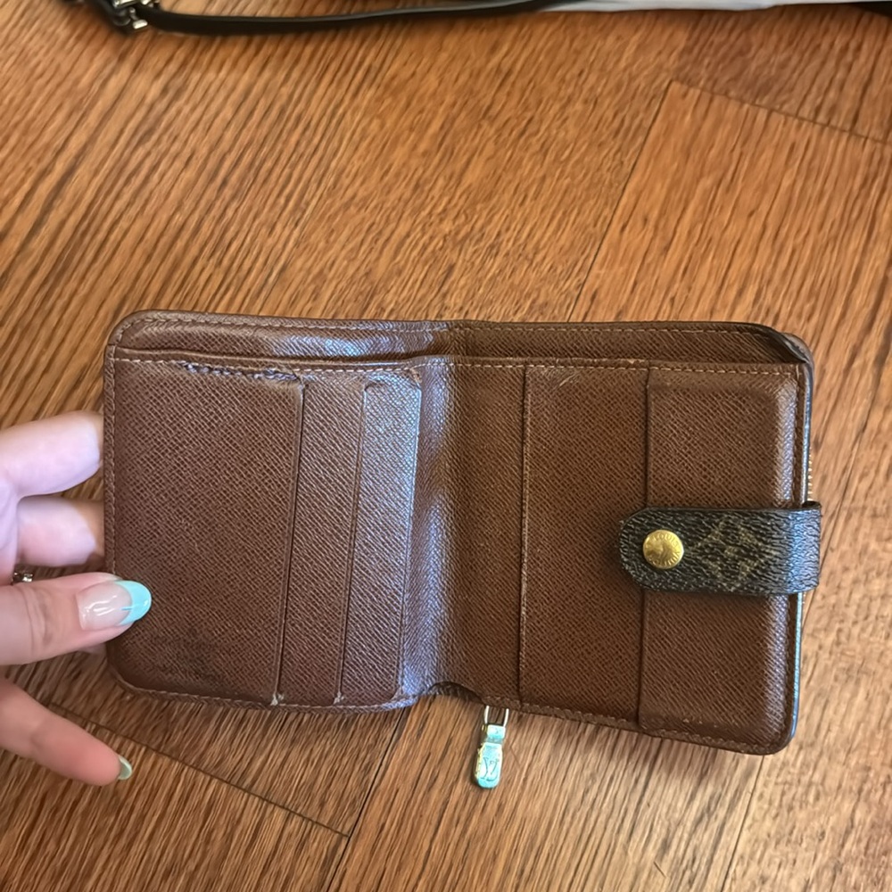 Louis Vuitton Wallet Authentic - Picture 2 of 8
